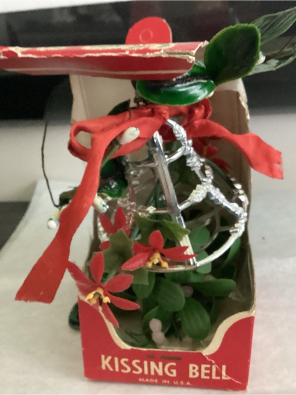 Vtg. KISSING BELL  made in USA MIstletoe Bell. 1950.  Christmas decor!